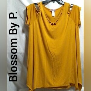 SALE! NWOT Blossom By P. Cold Shoulder Top Sz.M (BX86)